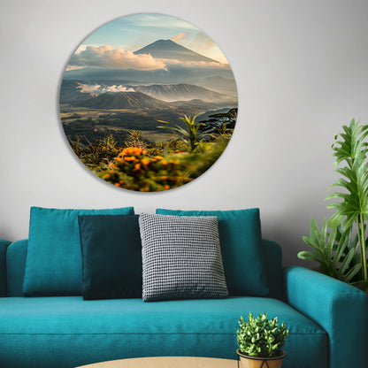 Vulkanisch landschap met bloemen bij zonsopgang forex muurcirkel