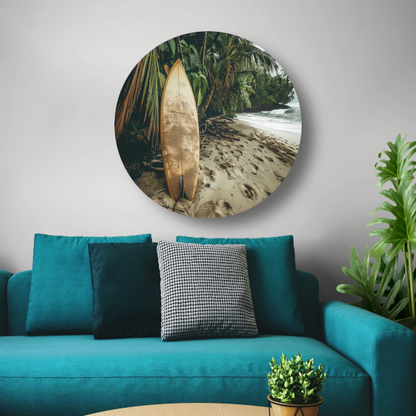 Abstracte surfplank op het strand aluminium muurcirkel