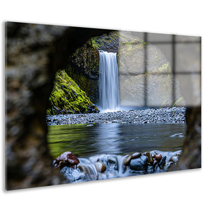 Waterval gezien door een natuurlijk sleutelgat   acrylglas