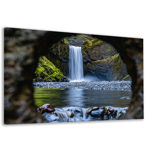 Waterval gezien door een natuurlijk sleutelgat   canvas