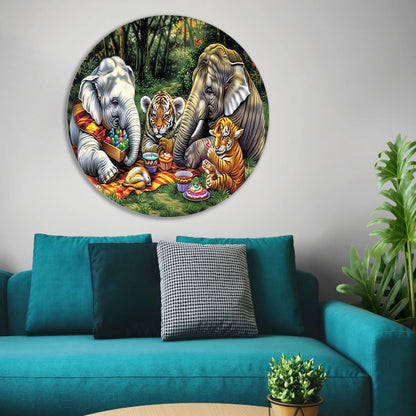 Surrealistische junglepicknick met dieren forex muurcirkel