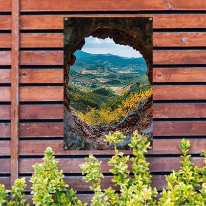 Uitkijk op een Berglandschap door een Stenen Venster tuinposter
