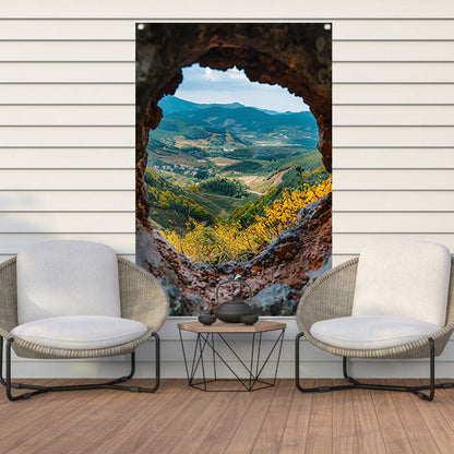 Uitkijk op een Berglandschap door een Stenen Venster tuinposter