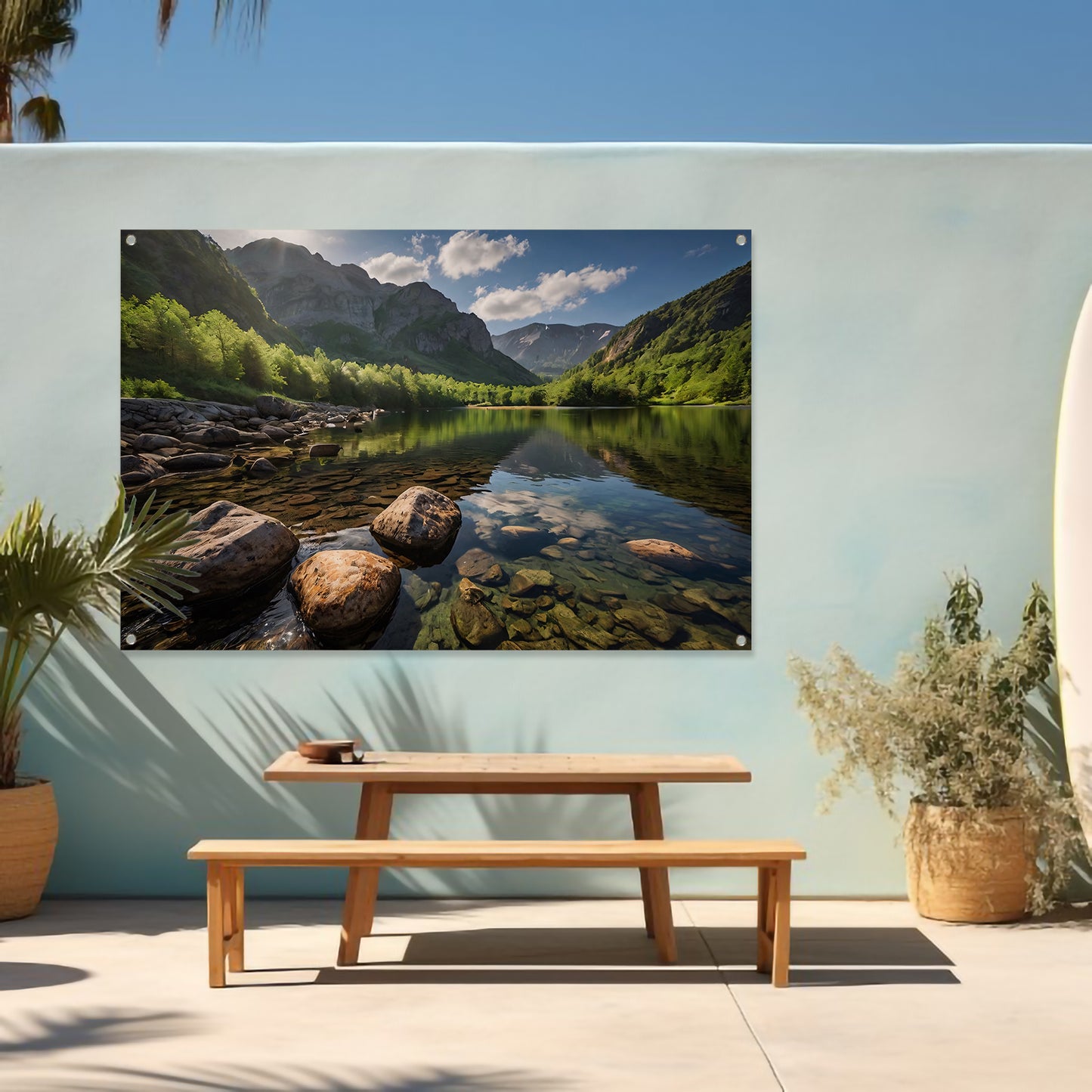 Rustig berglandschap met heldere rivier tuinposter