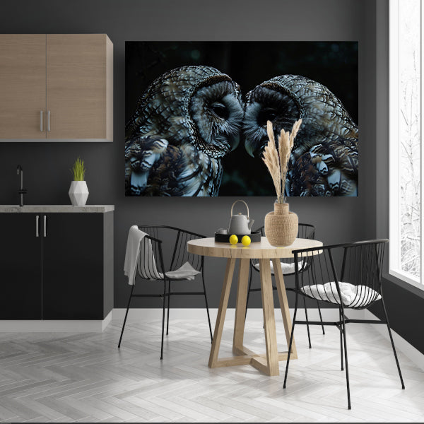 Twee uilen in een donkere omgeving canvas met baklijst