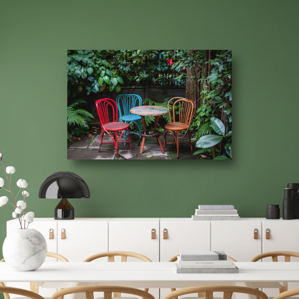 Minimalistische Eetkamer met Stoelen van Mondriaan poster