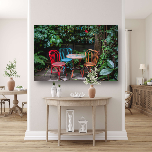 Minimalistische Eetkamer met Stoelen van Mondriaan poster