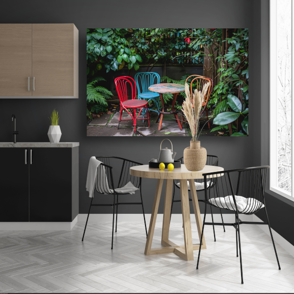 Minimalistische Eetkamer met Stoelen van Mondriaan poster