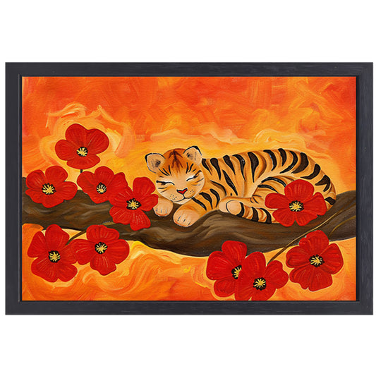 Slapende tijger omringd door rode bloemen canvas met baklijst
