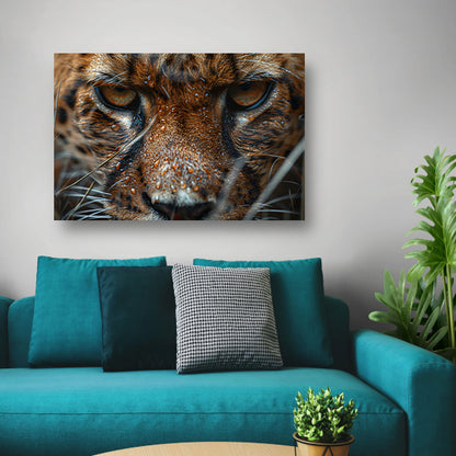 Close-up van natte luipaard met intense blik poster