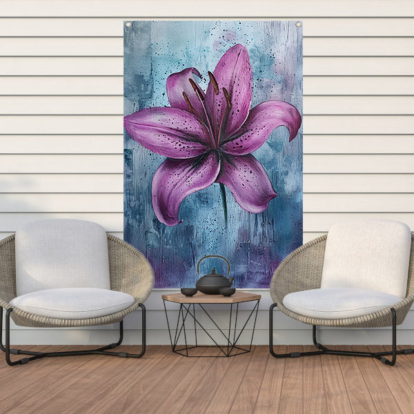 Moderne paarse lelie tegen blauwe achtergrond tuinposter