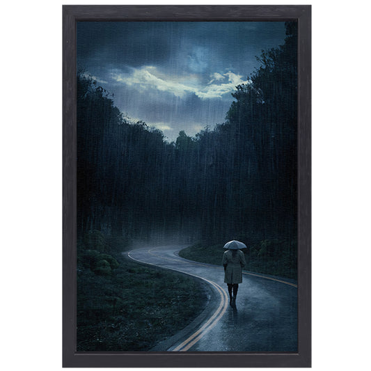 Eenzame wandeling door een regenachtig bos canvas met baklijst