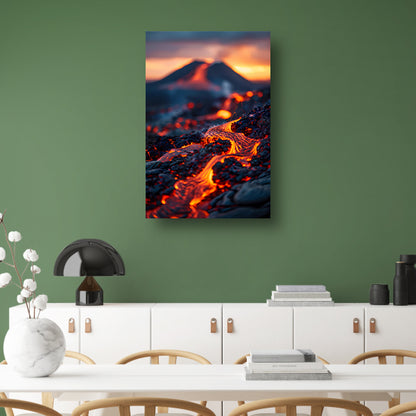 Gloeiende Lavastromen in Vulkanisch Landschap canvas