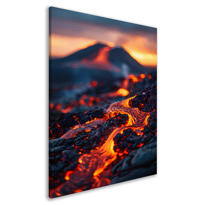 Gloeiende Lavastromen in Vulkanisch Landschap canvas