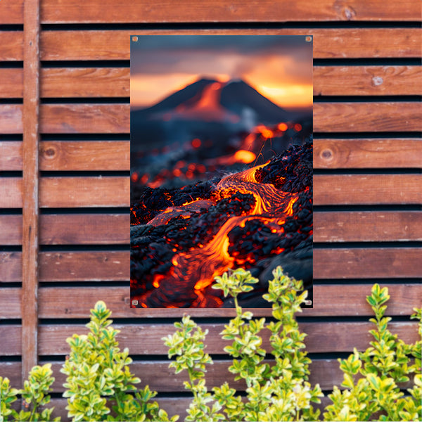 Gloeiende Lavastromen in Vulkanisch Landschap tuinposter