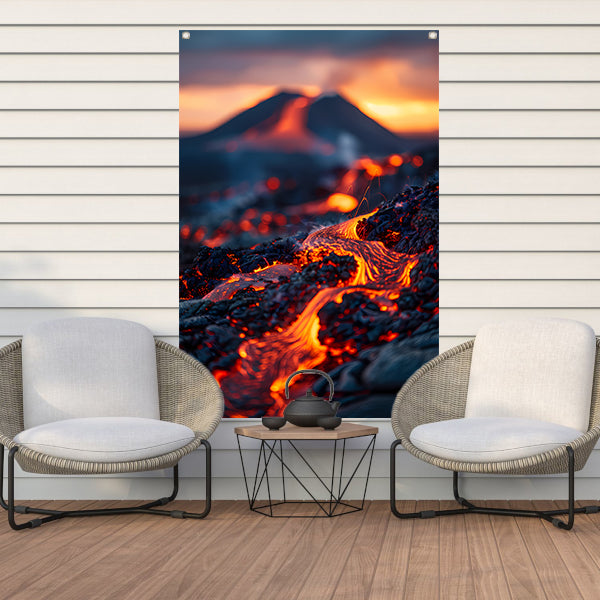 Gloeiende Lavastromen in Vulkanisch Landschap tuinposter