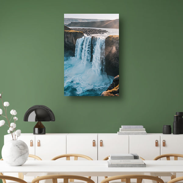 Majestueuze waterval in rotsachtig landschap acrylglas