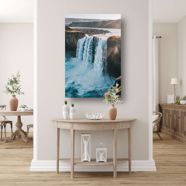 Majestueuze waterval in rotsachtig landschap acrylglas