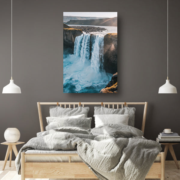 Majestueuze waterval in rotsachtig landschap acrylglas