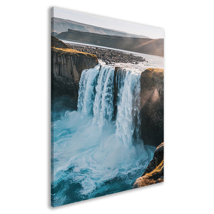 Majestueuze waterval in rotsachtig landschap canvas