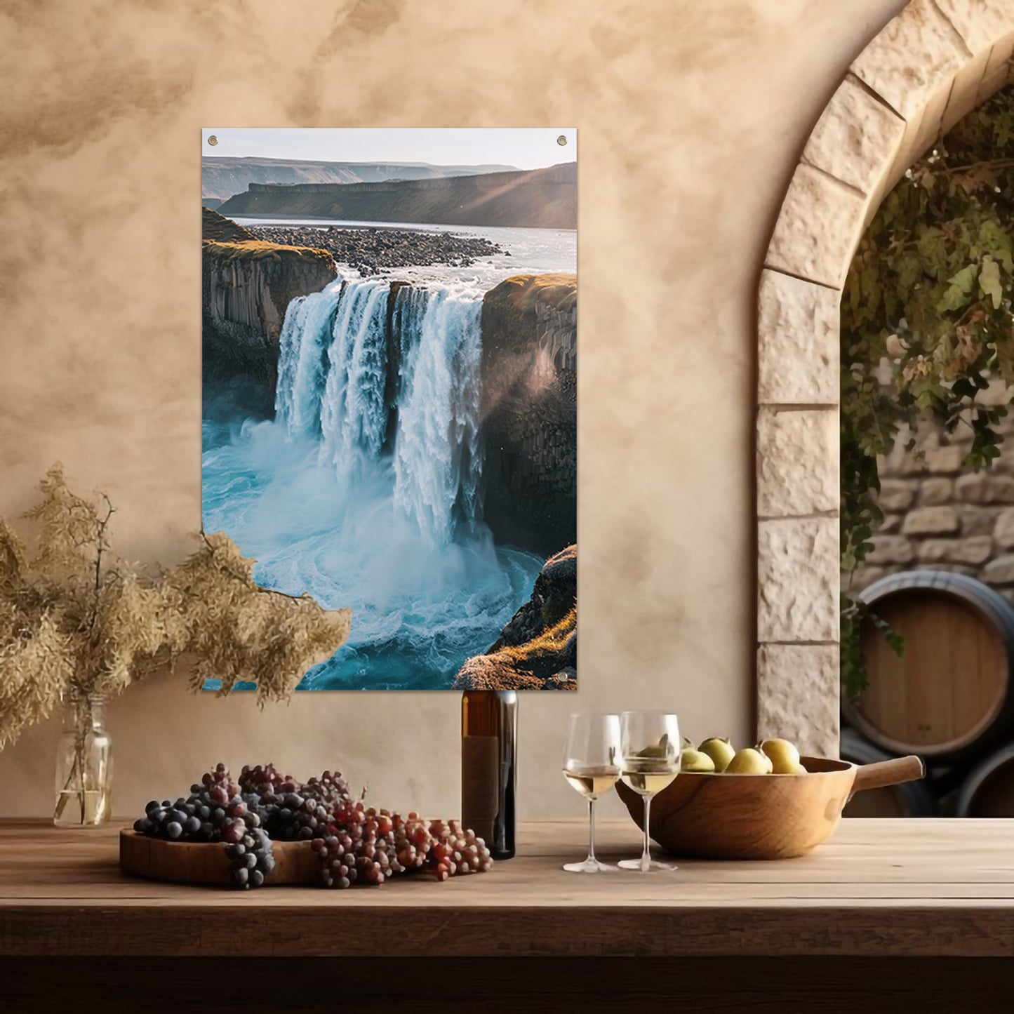 Majestueuze waterval in rotsachtig landschap tuinposter