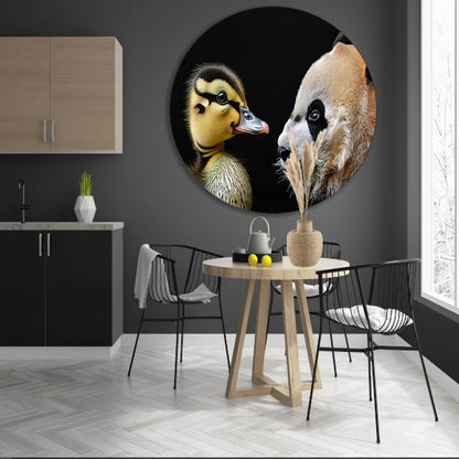 Pandababy en eendkuiken knuffelen aluminium muurcirkel