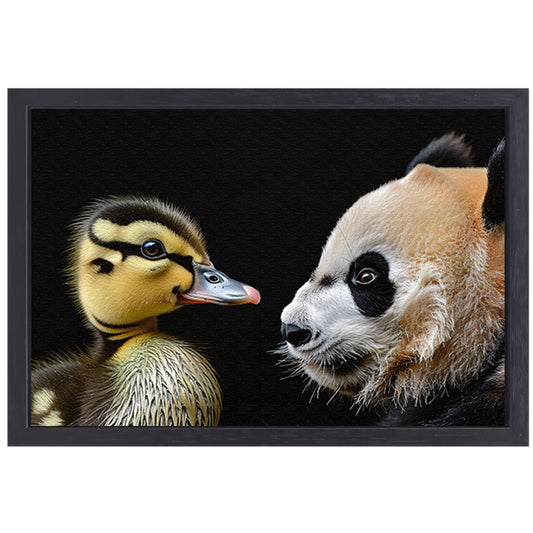 Pandababy en eendkuiken knuffelen canvas met baklijst