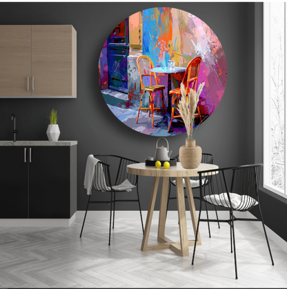 Minimalistisch interieur met twee stoelen en tafel aluminium muurcirkel