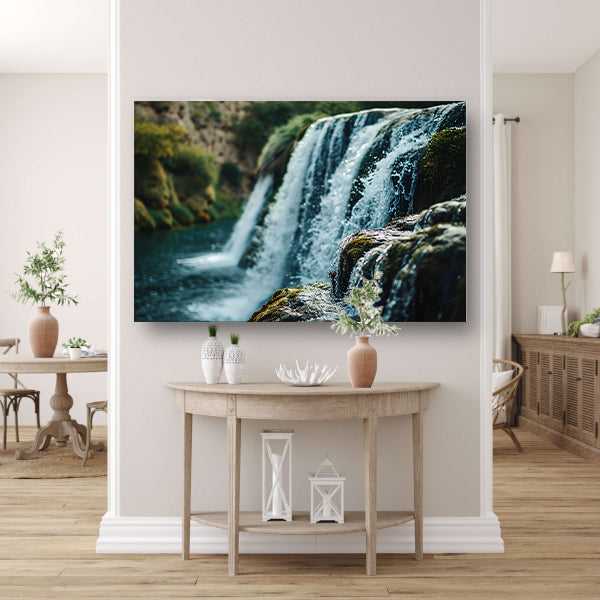 Waterval Stroomt Over Rotsen in Natuurlijke Omgeving canvas