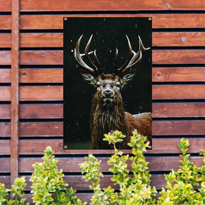 Edelhert in de Stortregen: Een Portret van Kracht tuinposter