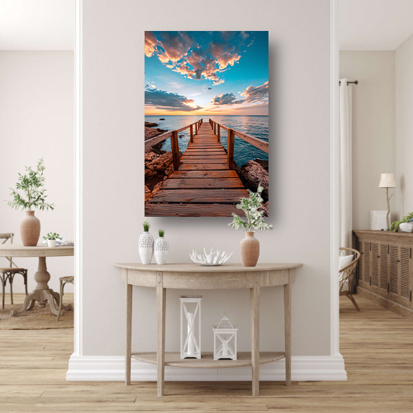 Houten steiger bij zonsondergang, rustgevend zeezicht poster