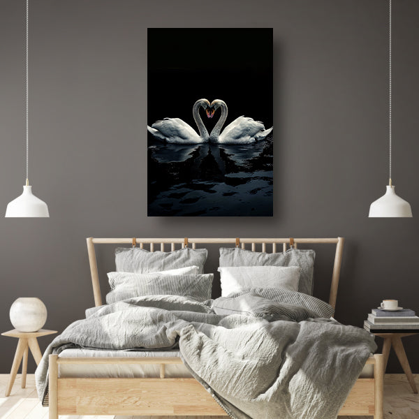 Twee zwanen in donkere reflectie poster