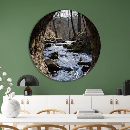 Rivier door een natuurlijk rotsvenster aluminium muurcirkel