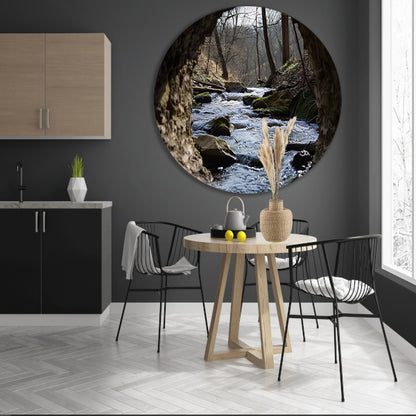 Rivier door een natuurlijk rotsvenster aluminium muurcirkel