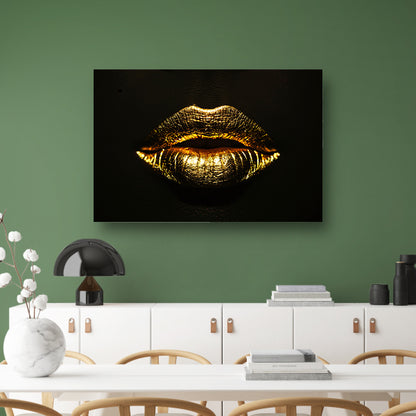Donkere achtergrond met stralende gouden lippen poster