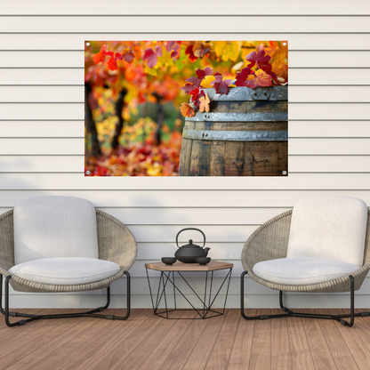 Houten vat met herfstbladeren tuinposter