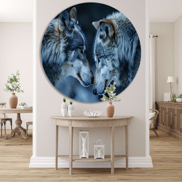 Twee wolven in een donkere omgeving aluminium muurcirkel