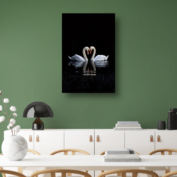 Twee zwanen vormen hart op water poster
