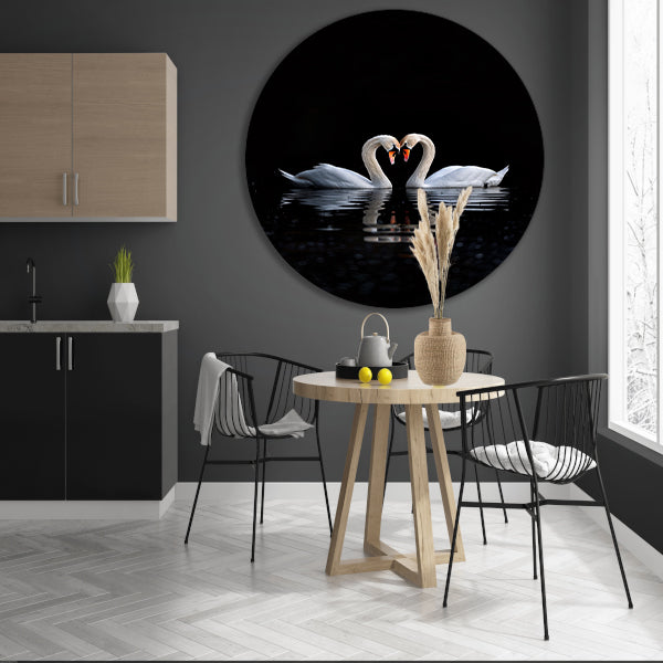 Twee zwanen vormen hart op water aluminium muurcirkel