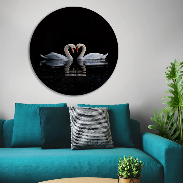 Twee zwanen vormen hart op water aluminium muurcirkel