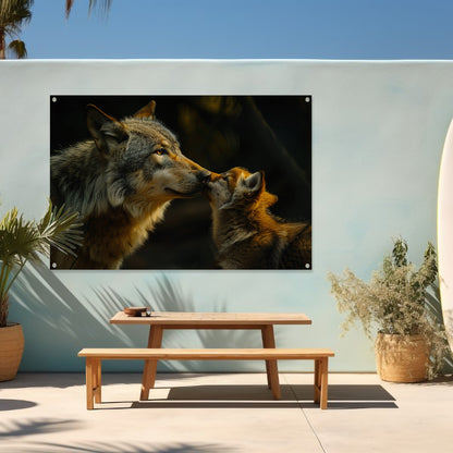 Intiem moment tussen wolven in het bos tuinposter