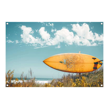 Minimalistische surfplank op het strand tuinposter