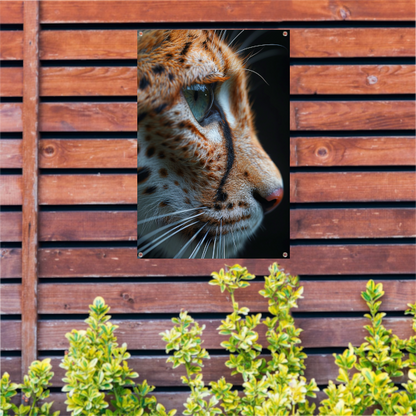Intense blik van een luipaard in close-up tuinposter