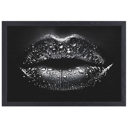 Close-up van glinsterende lippen in zwart en wit canvas met baklijst