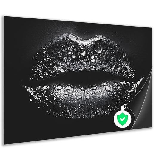 Close-up van glinsterende lippen in zwart en wit poster