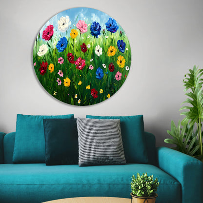 Kleurrijk bloemenveld onder een blauwe lucht aluminium muurcirkel