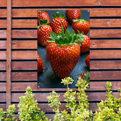 Close-up van sappige rode aardbeien met waterdruppels tuinposter