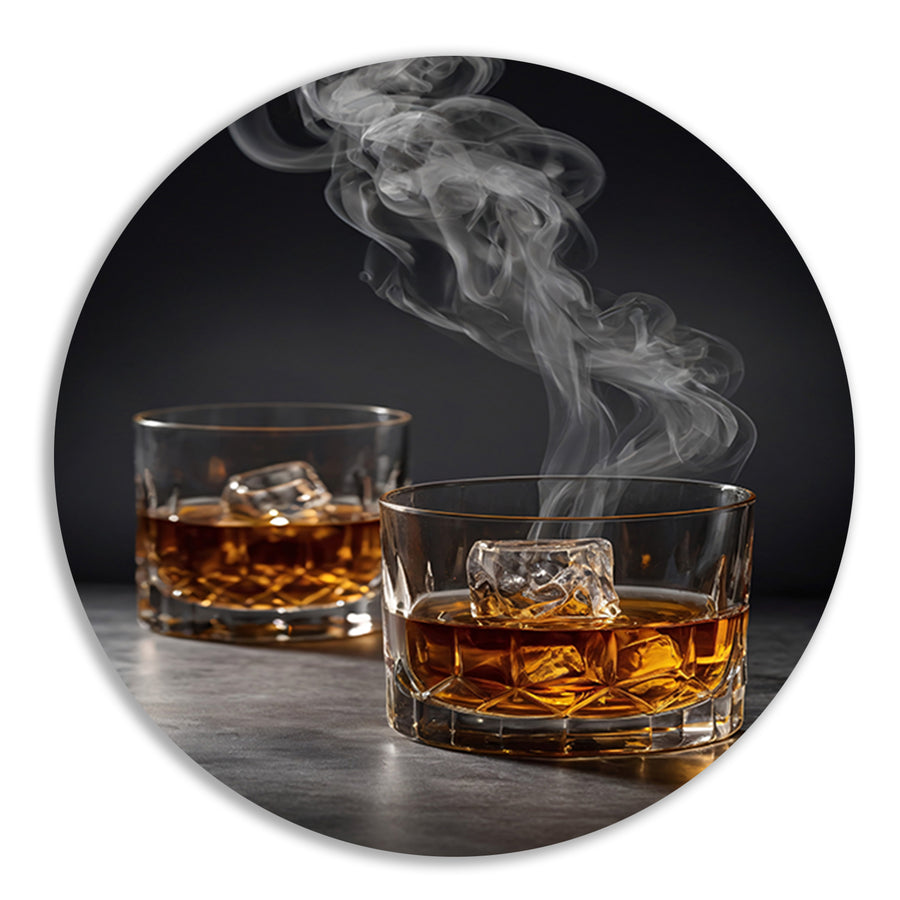 Elegante whiskeyglazen met rook op zwarte achtergrond aluminium muurcirkel