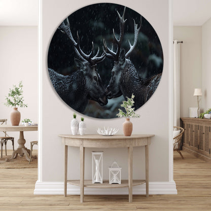 Twee herten met sneeuw bedekte geweien aluminium muurcirkel