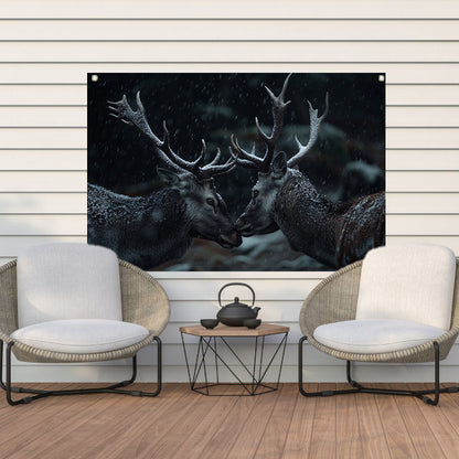 Twee herten met sneeuw bedekte geweien tuinposter
